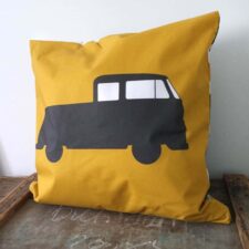 Kussen kinderkamer Bussen okergeel