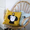Kussen kinderkamer Apekop Oker