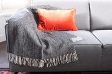 plaid zwart kussen oranje