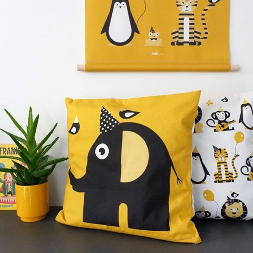 kussen okergeel olifant kinderkamer