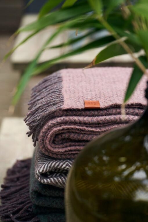plaids roze wol recycled klippan wave
