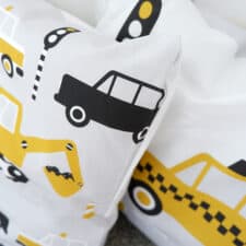 kussen okergeel auto voertuigen kinderkamer