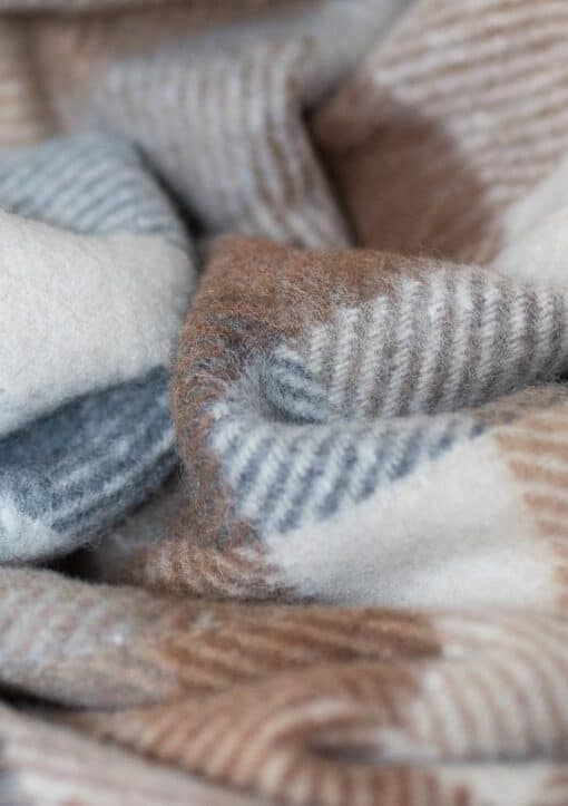 picknickkleed beige ruiten wol detail