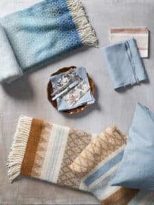 plaids okergeel blauw lamswol freja klippan