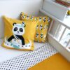 kussen okergeel indiaan panda kinderkamer