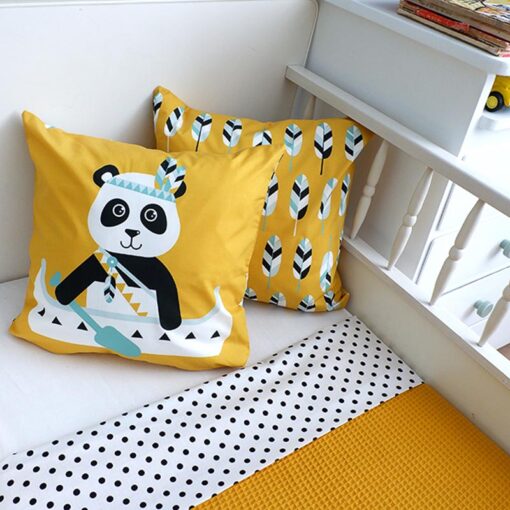 kussen okergeel indiaan panda kinderkamer