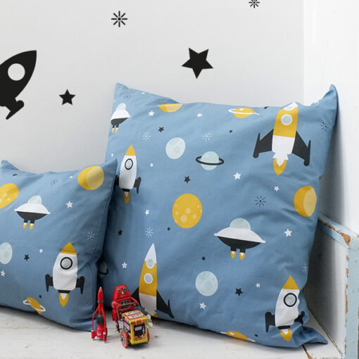 kinderkamerkussen blauw raket groot
