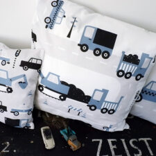 kussen voertuigen jeans blauw kinderkamer