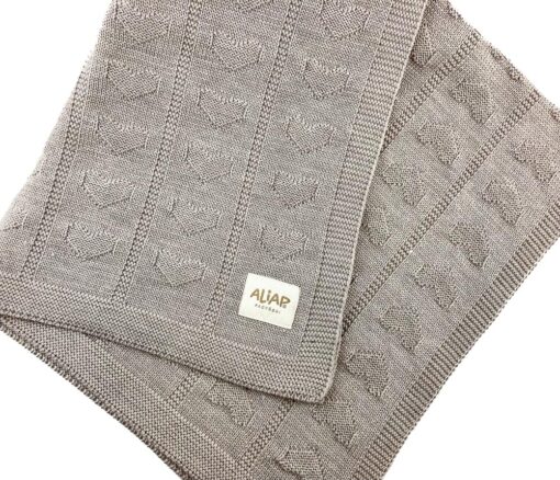 Beige wiegdeken merinowol gebreid harten