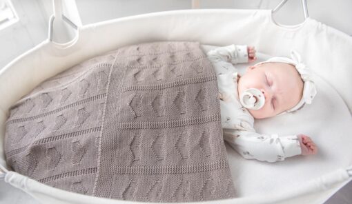 wiegdeken beige harten gebreid merinowol