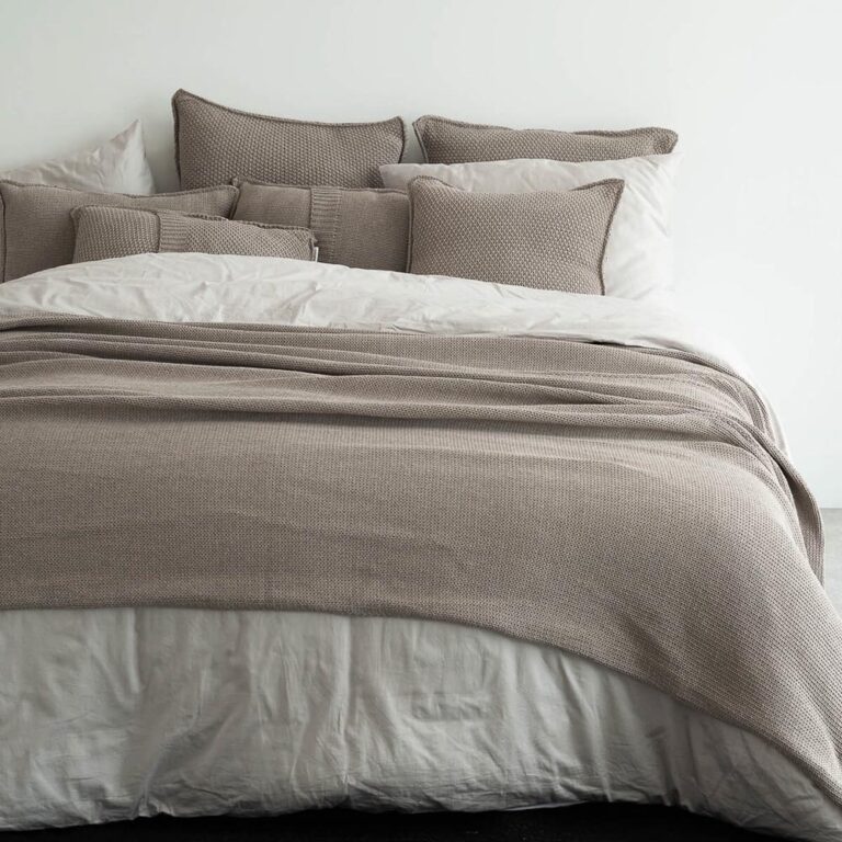ROOM99 Noemi Elegante sprei in poederroze, 200 x 220 cm, veelzijdige woondeken als bedsprei of bankovertrek, quilt-stijl, ideaal als sprei