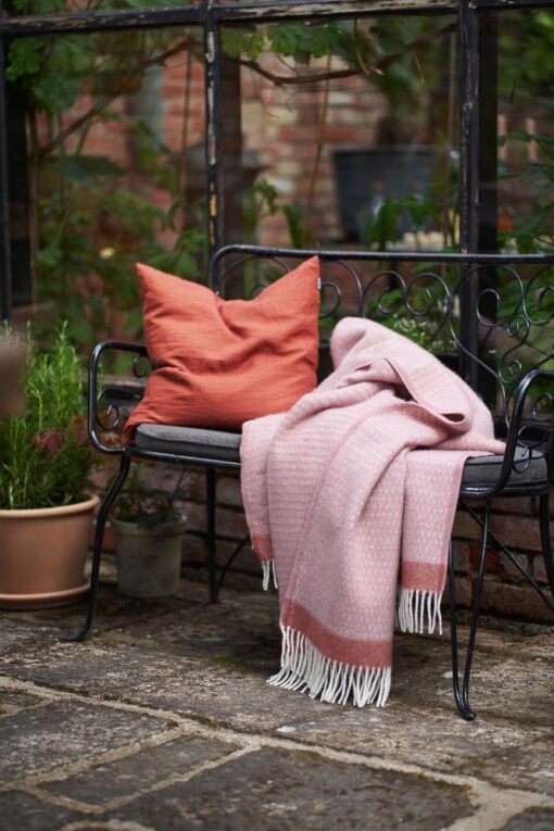plaid van lamswol roze klippan