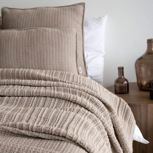 Woondeken beige gebreid van pure wol