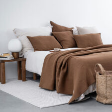 bedsprei bruin wol moyha wool hazelnut
