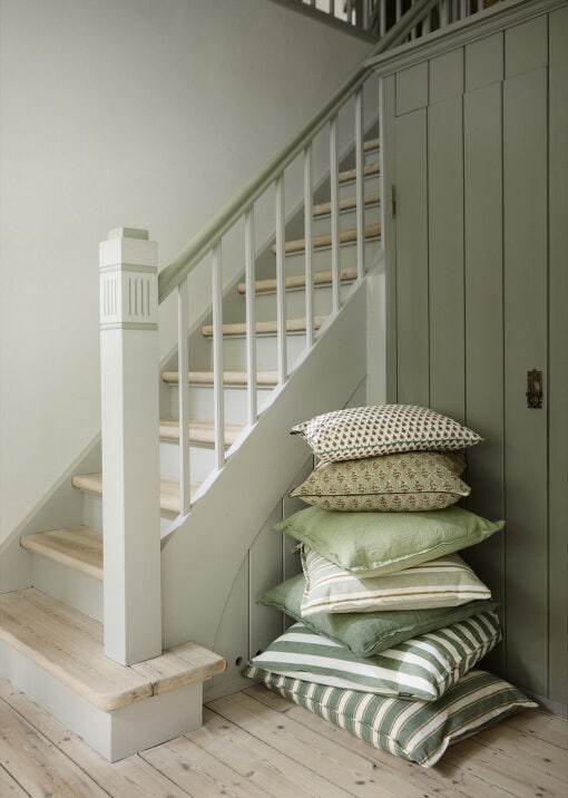 groene kussens van bungalow asha melon linen basil