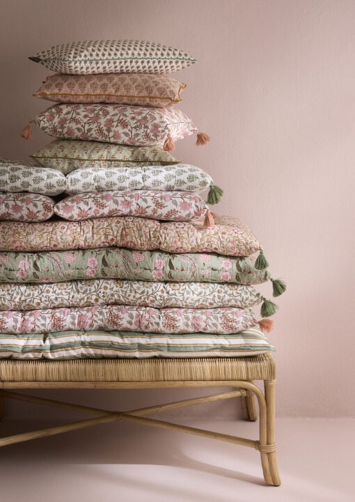 katoenen kussens met print van bungalow asha melon samira peach