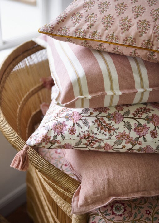 roze kussens van bungalow samira peach gita sorbet