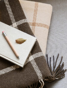 geruite plaids alpacawol elvang tartan brown elvang tartan ivory