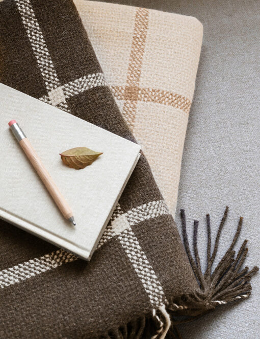 geruite plaids alpacawol elvang tartan brown elvang tartan ivory