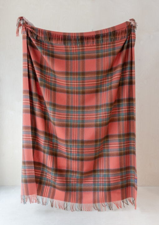 plaid bruinrood ruiten lamswol tartan blanket company stewart royal antique