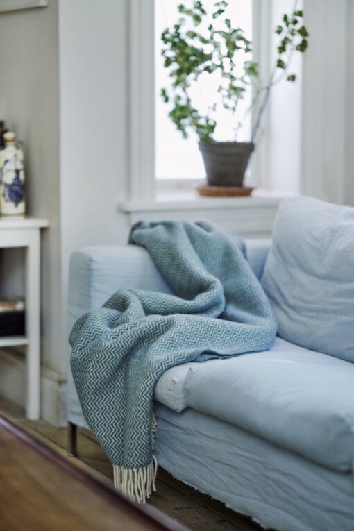 blauwe plaid lamswol klippan sorbet silky blue