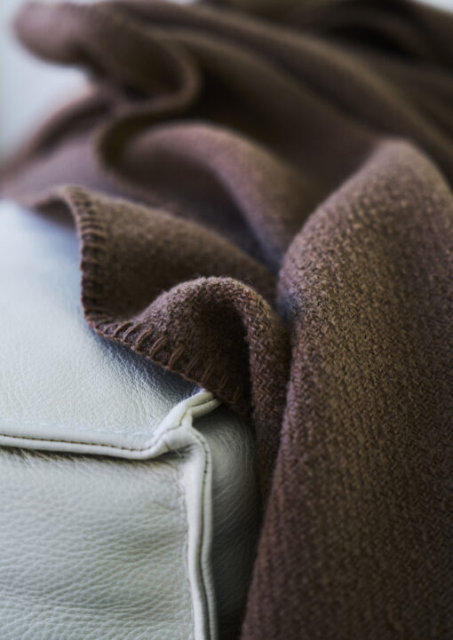 woondeken bruin wol klippan boucle mocha mousse