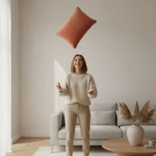 kussen oranje Raaf lamgwerpig