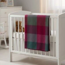 ledikantdeken wol roze blauw blokken gotland wol Klippan