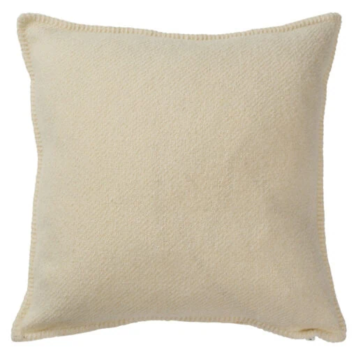 kussen creme wol klippan boucle cream