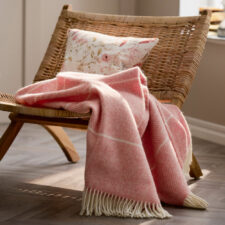 wollen plaid zalmroze recycled wol klippan frank salmon pink