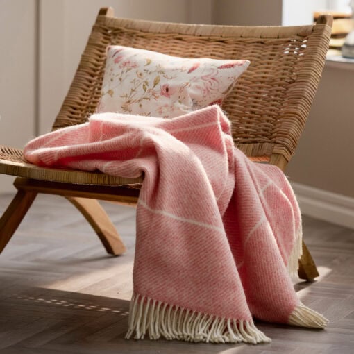 wollen plaid zalmroze recycled wol klippan frank salmon pink