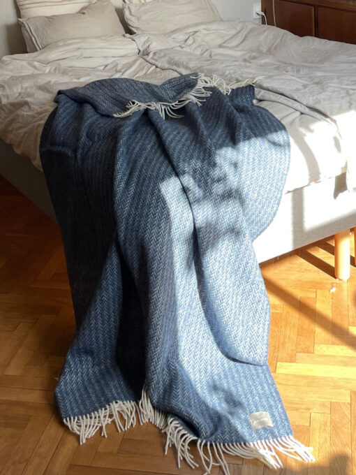 blauwe wollen plaid elvang hope dark blue