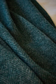 donkergroene wollen plaid tweedmill textiles beehive emerald grey