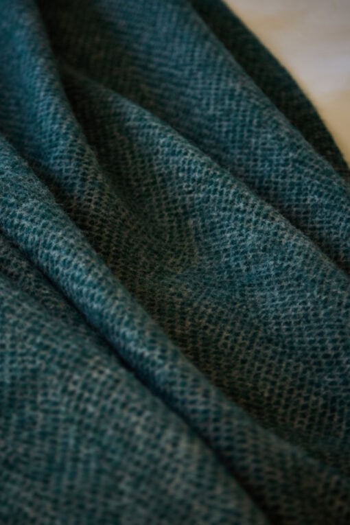 donkergroene wollen plaid tweedmill textiles beehive emerald grey