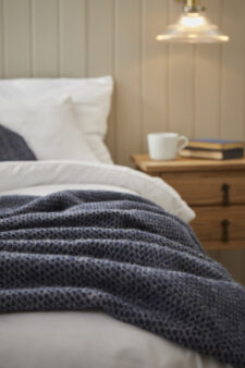 extra lange donkerblauwe plaid tweedmill textiles beehive navy grey