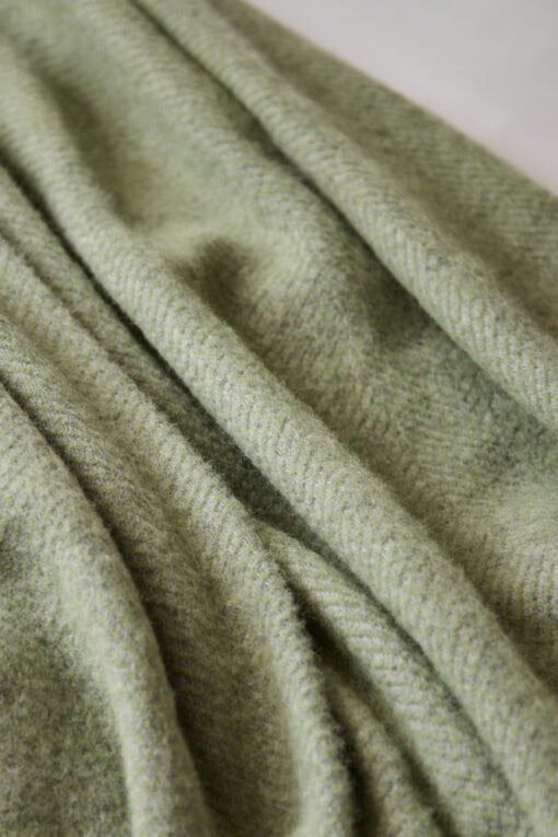 extra lange lichtgroene plaid tweedmill textiles beehive fern grey