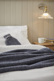 extra lange plaid donkerblauw wol tweedmill textiles beehive navy grey