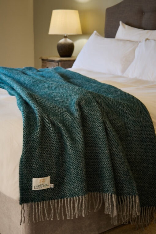 extra lange plaid donkergroen wol tweedmill textiles beehive emerald grey