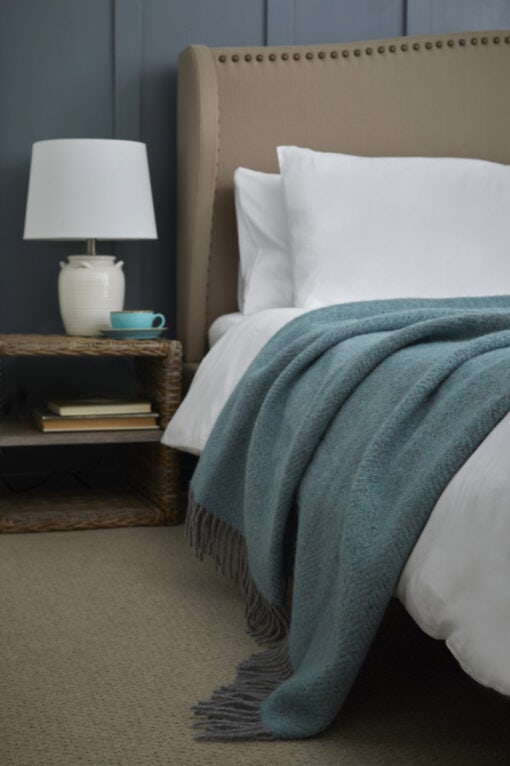 mintgroene wollen plaid tweedmill textiles beehive spearmint grey