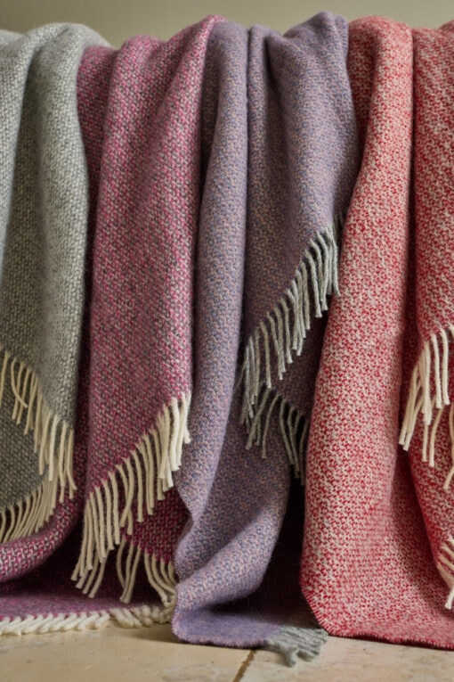 mooie wollen plaids tweedmill textiles illusion lavender