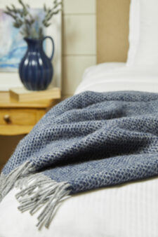 wollen plaid donkerblauw tweedmill textiles beehive navy grey