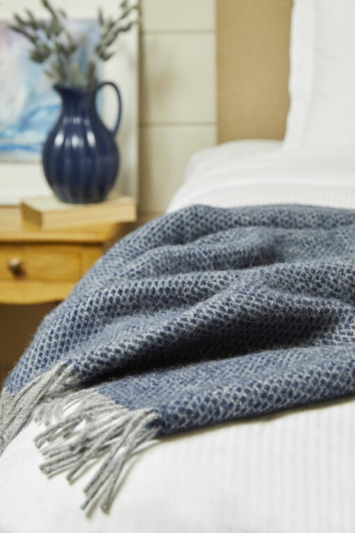 wollen plaid donkerblauw tweedmill textiles beehive navy grey