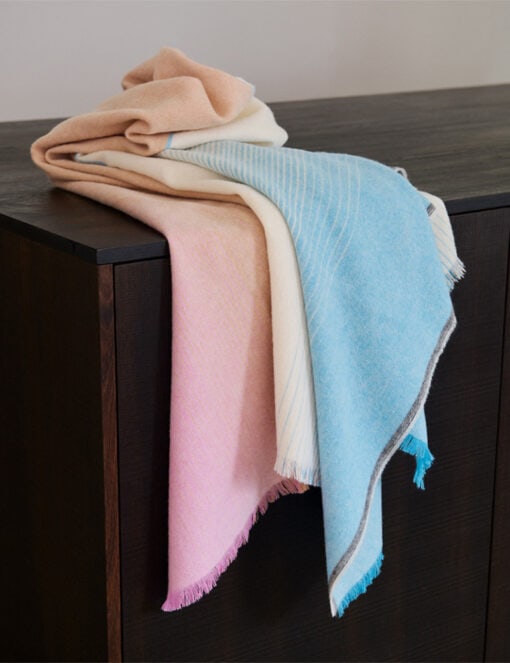 woondeken blauw roze alpacawol elvang carte postale blue pink