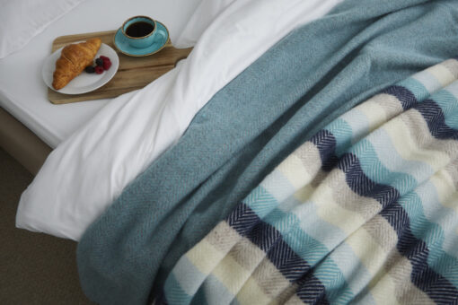 woondeken mintgroen van wol tweedmill textiles beehive spearmint