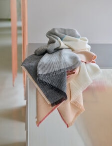 woondeken zwart bruin alpacawol elvang carte postale black brown