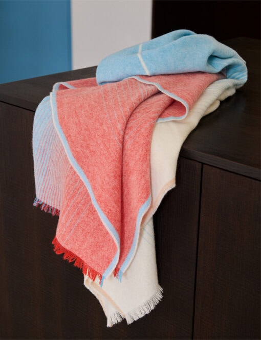 woonplaid blauw wit multi alpacawol elvang carte postale white blue