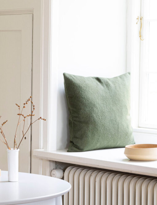 olijfgroen kussen van alpacawol vierkant elvang classic bottle green