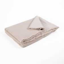 beige sprei van wol moyha decorative edge beige