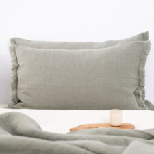 kussen olijfgroen wol langwerpig moyha decorative edge olive