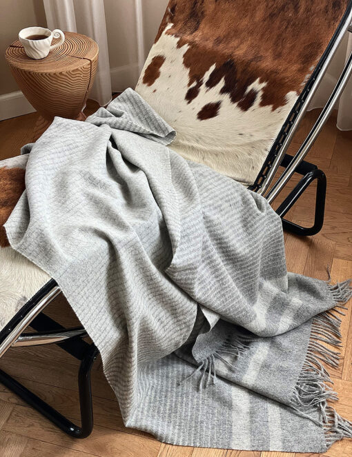woonplaid lichtgrijs ivoor alpacawol elvang river light grey ivory